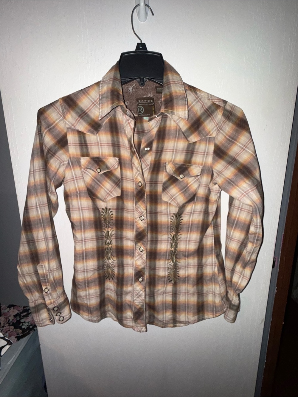 Roper Women's Tan and Brown Plaid Western Button-Down Shirt